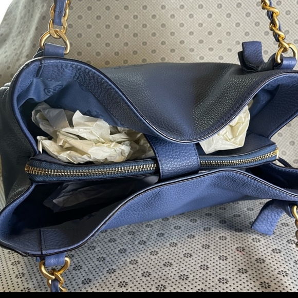 TORY BURCH LUXURY PEBBLED LEATHER BAG 💙 - Picture 5 of 8